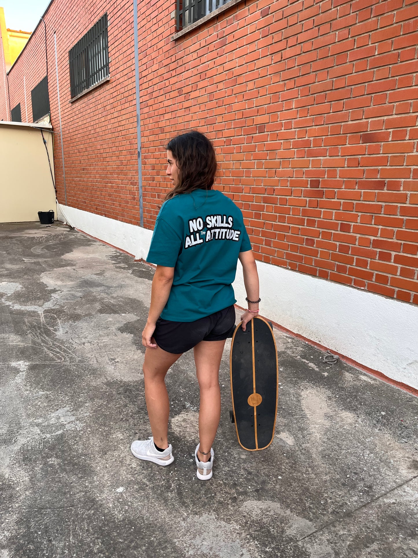 Camiseta Oversize NO SKILLS, ALL ATTITUDE – Línea Hazlo!!by 7A+ - Urban style.
