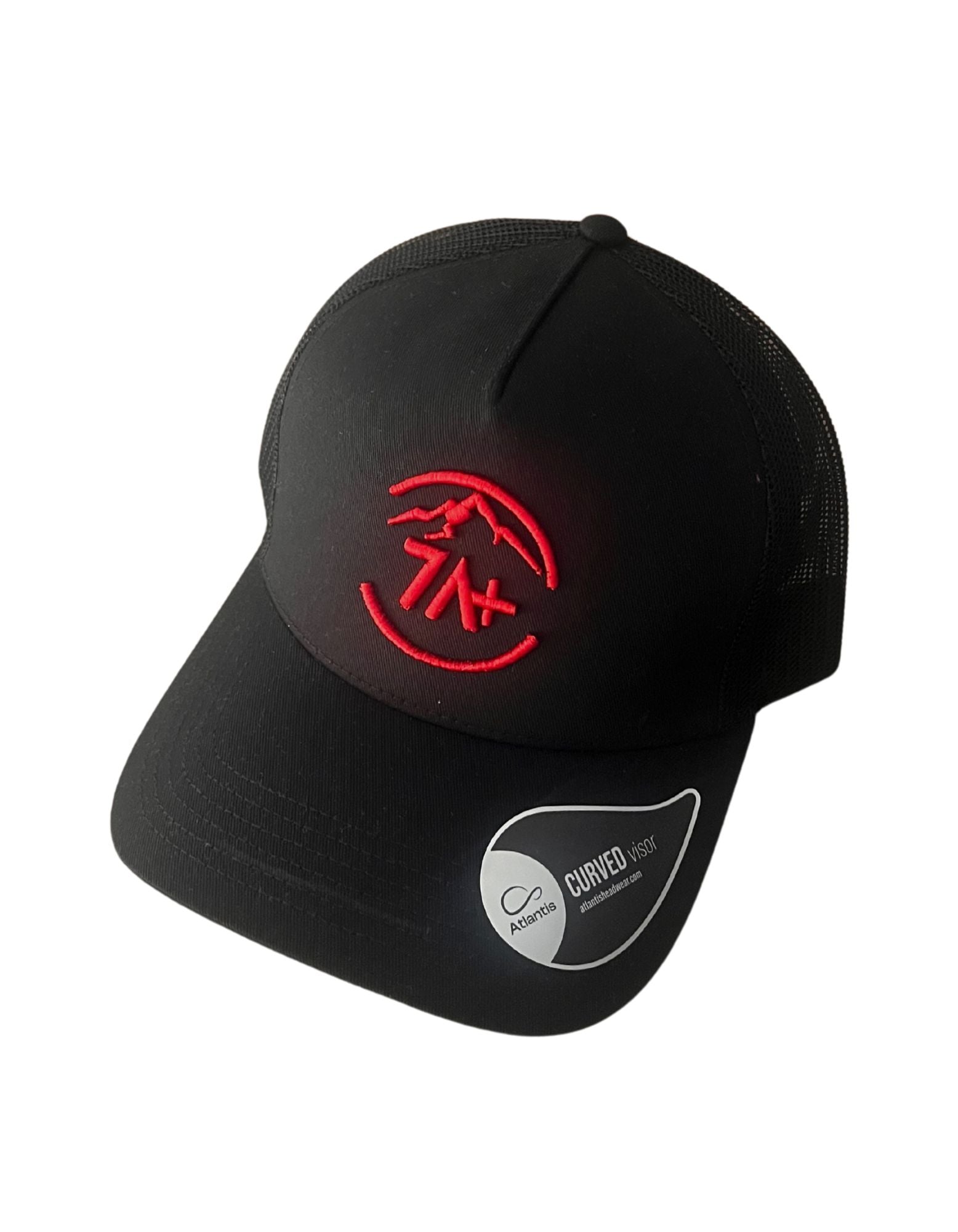 Gorra Negra con logo rojo.